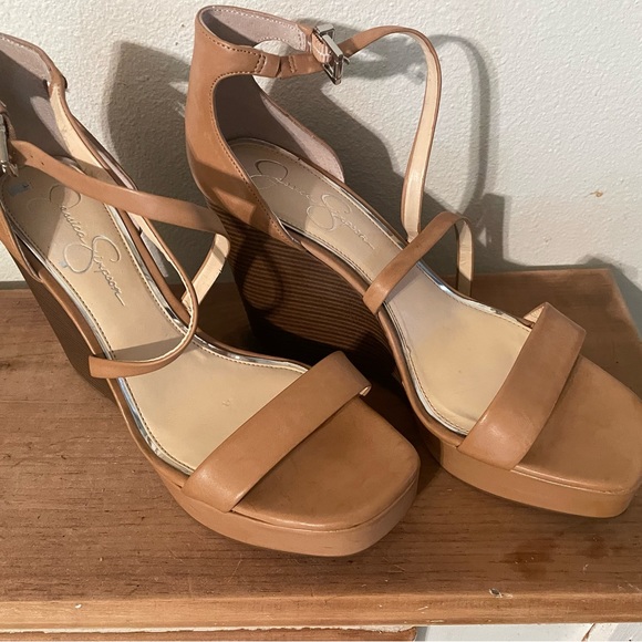 Jessica Simpson platform heels - Picture 4 of 4